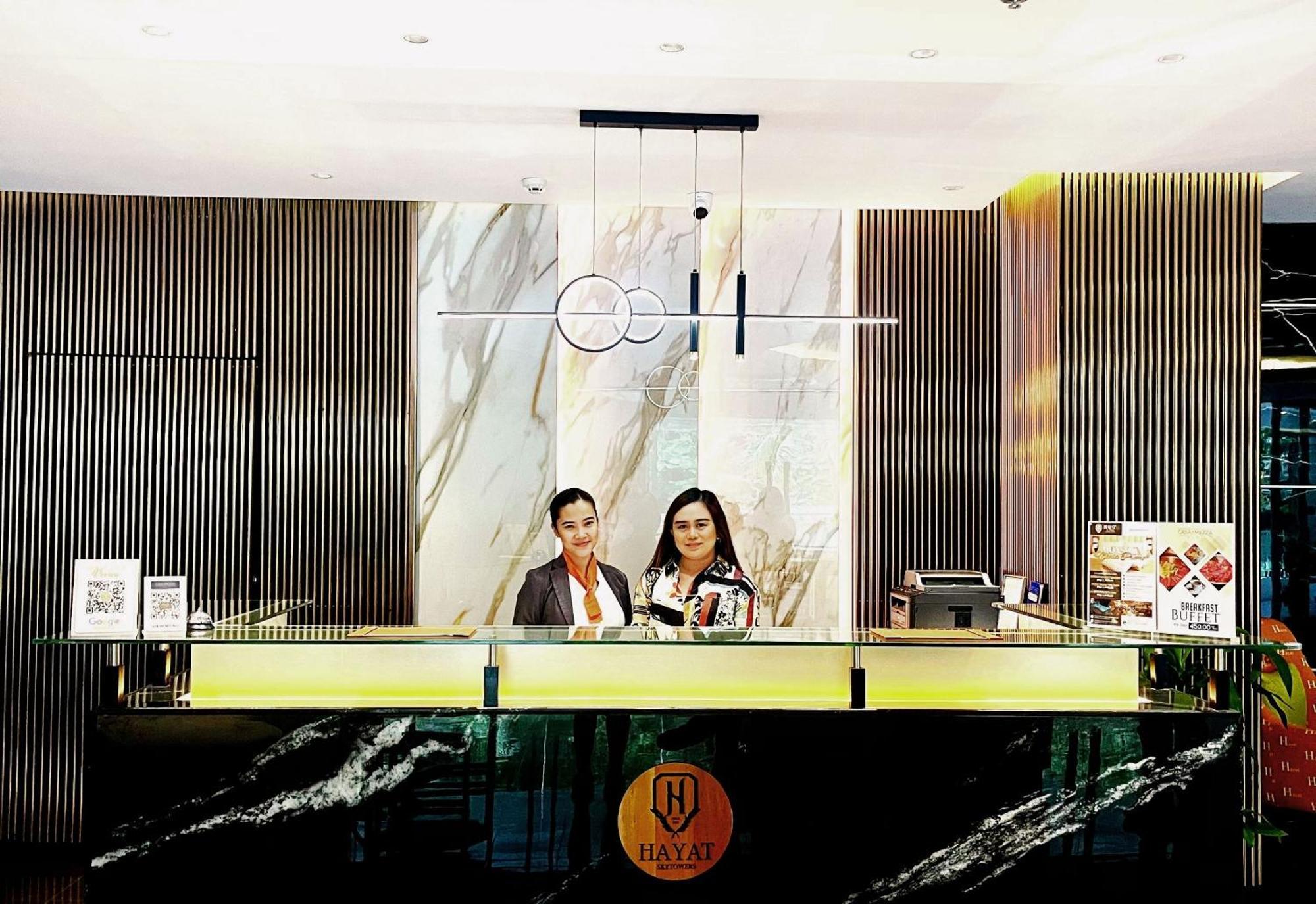 Hayat Sky Towers Hotel Cebu Buitenkant foto