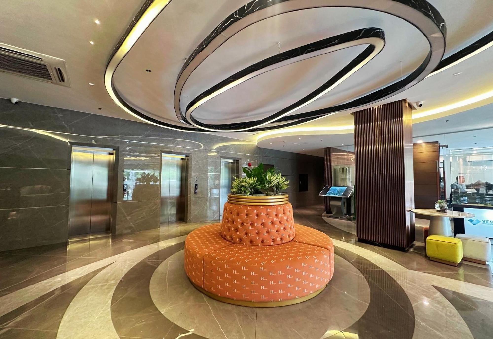Hayat Sky Towers Hotel Cebu Buitenkant foto
