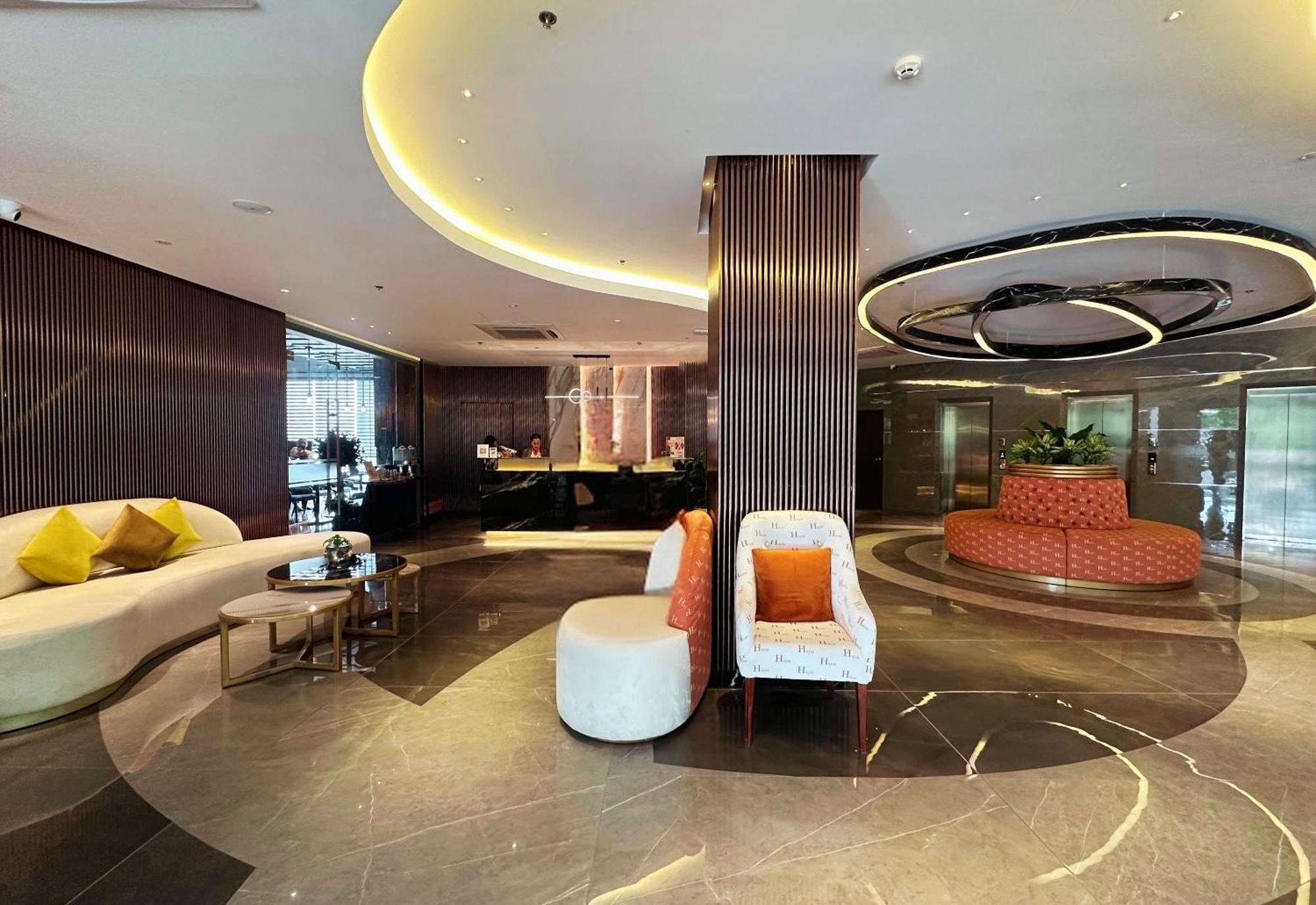 Hayat Sky Towers Hotel Cebu Buitenkant foto