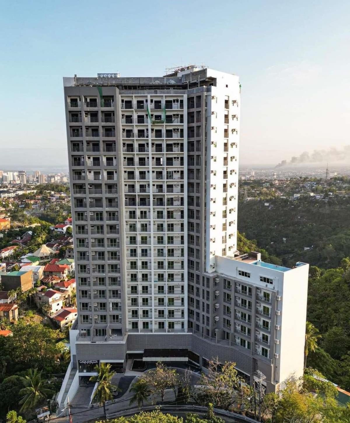 Hayat Sky Towers Hotel Cebu Buitenkant foto